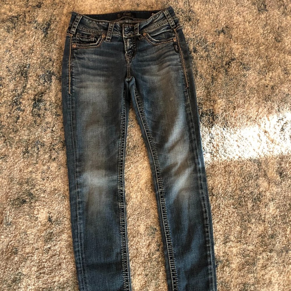 Silver Suki Mid Rise Skinny Medium Wash Jeans